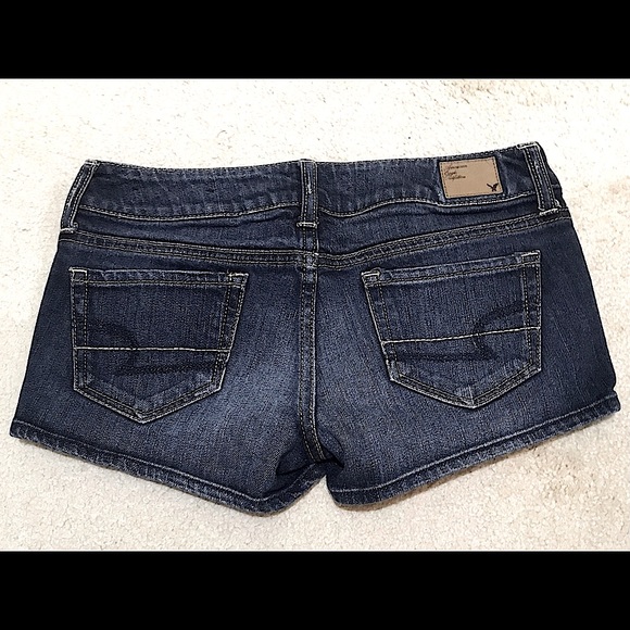 🆕🔥AMERICAN EAGLE REALLY CUTE DARK DENIM SHORTS& FITTED TO CONTOUR YOUR BODY!! - Picture 2 of 7